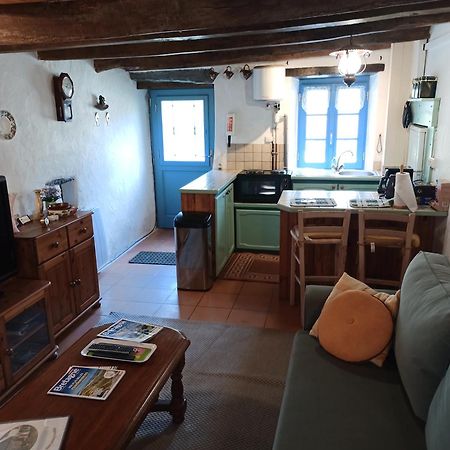 La Maison De Poupee Berrien Экстерьер фото