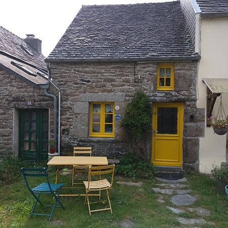 La Maison De Poupee Berrien Экстерьер фото